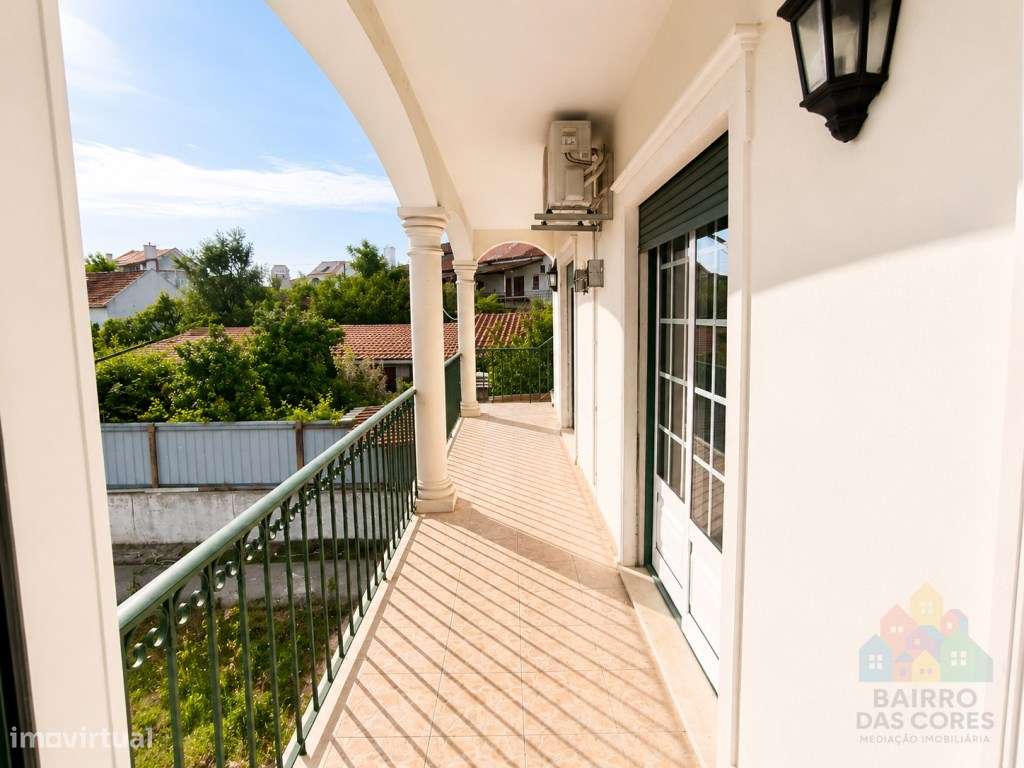 Moradia T4 isolada com terreno e piscina em Tomar-12