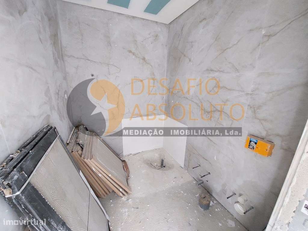Moradia Geminada Duplex T3. Redondos, Fernão Ferro-8