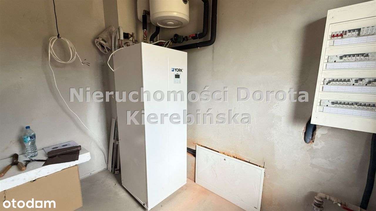 Dom w stanie deweloperskim na obrzeżach miasta.-11