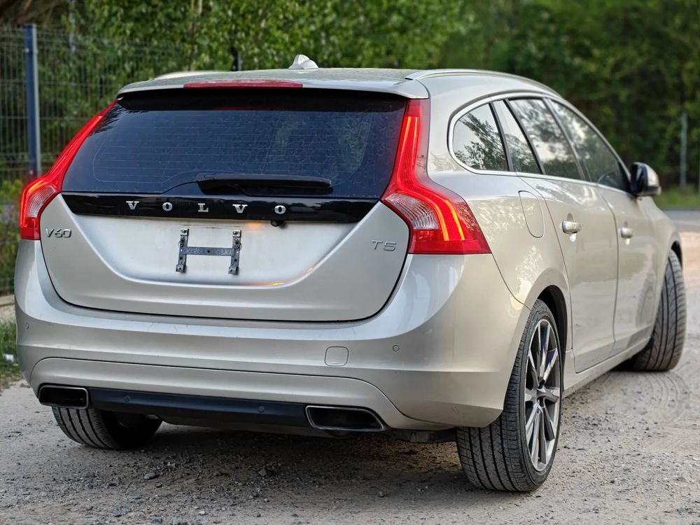 Volvo V60 I T5 Geartronic Momentum 2015