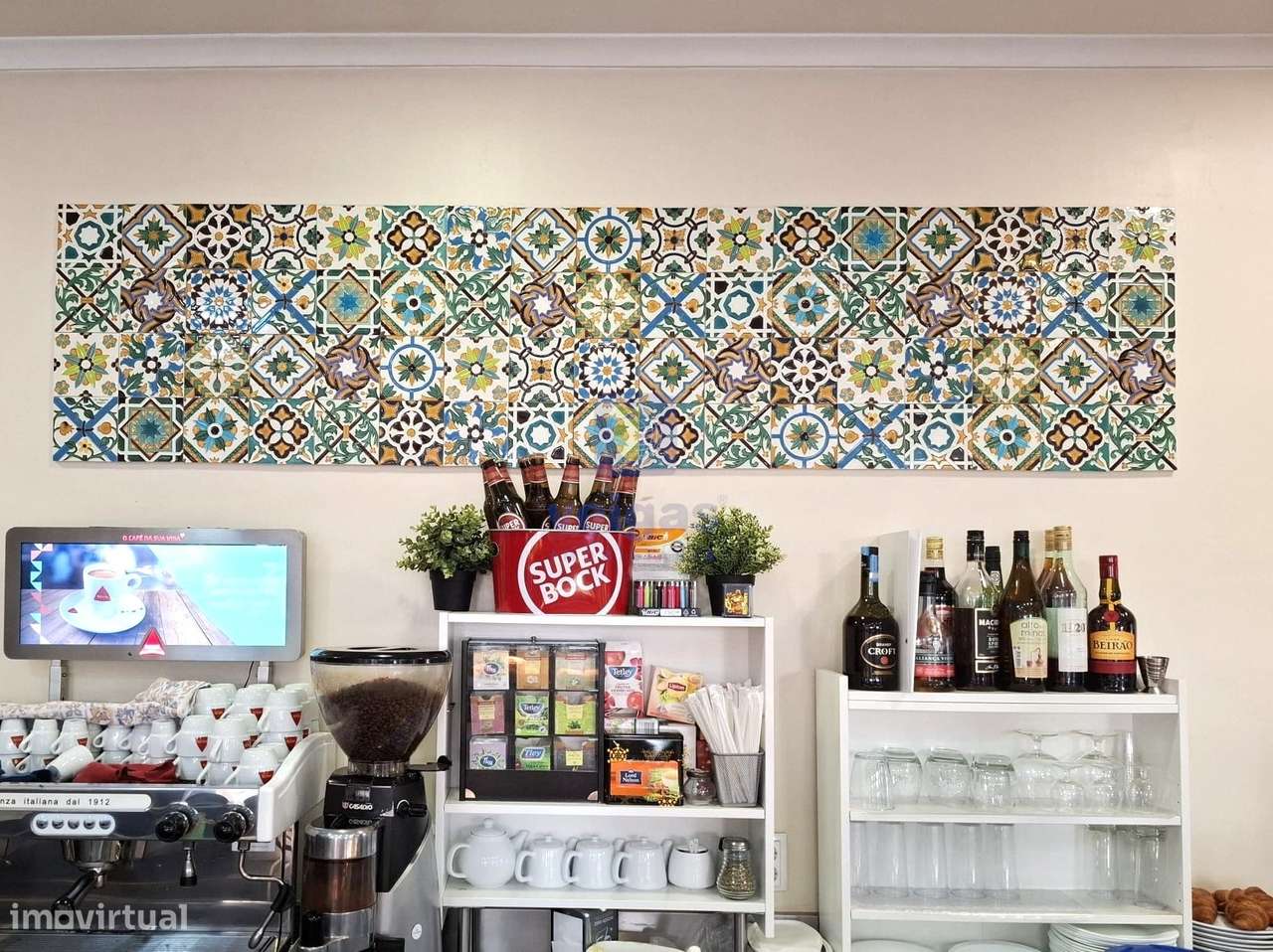 Trespasse de café/pastelaria numa das avenidas mais movimentadas das C - Grande imagem: 5/26