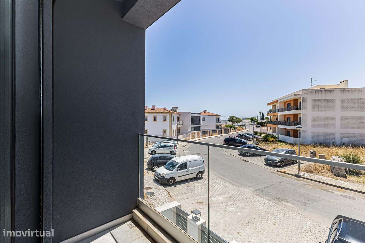 Moradia T3 com piscina e garagem - Mexilhoeira Grande-34