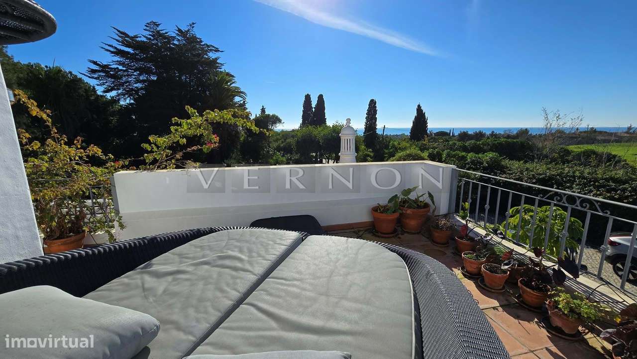 Algarve, Caramujeira,  para venda moradia V3 espaçosa renovada com vis-50