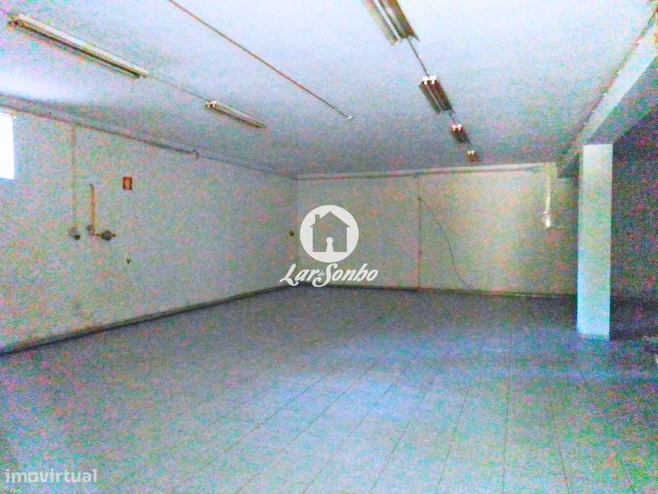 Armazém em Barcelos - Grande imagem: 1/26