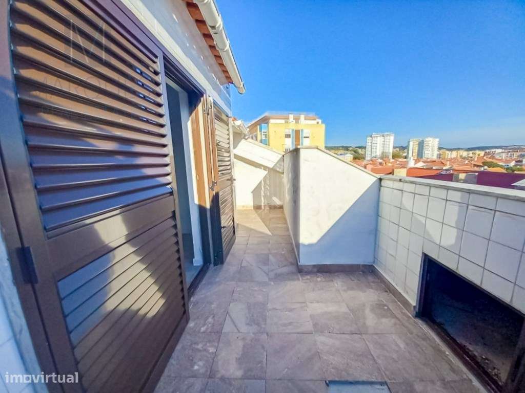 Apartamento T3 Duplex com garagem na Costa de Caparica-24