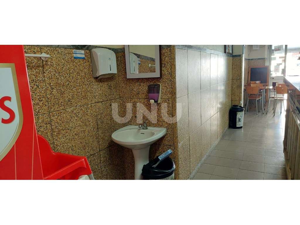 Café/Restaurante com História em Cavadas-24