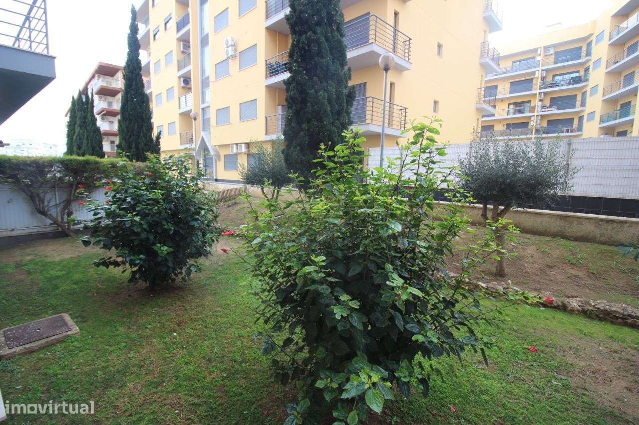 Armação de Pêra, T2 Semi-Novo com Piscina, Garagem e 2 wc´s-18
