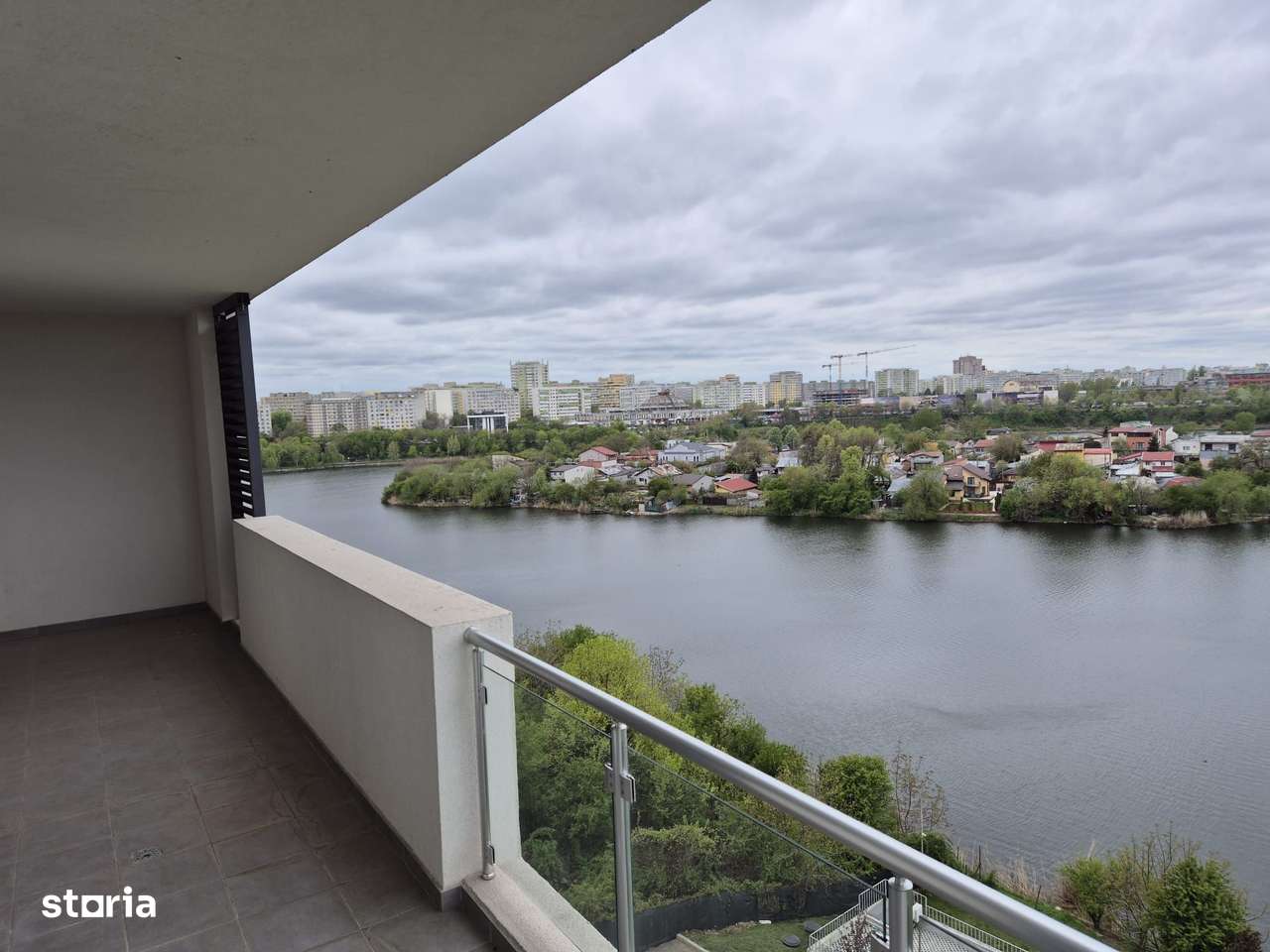 3 camere vedere superba spre lac bloc nou finalizat terasa generoasa