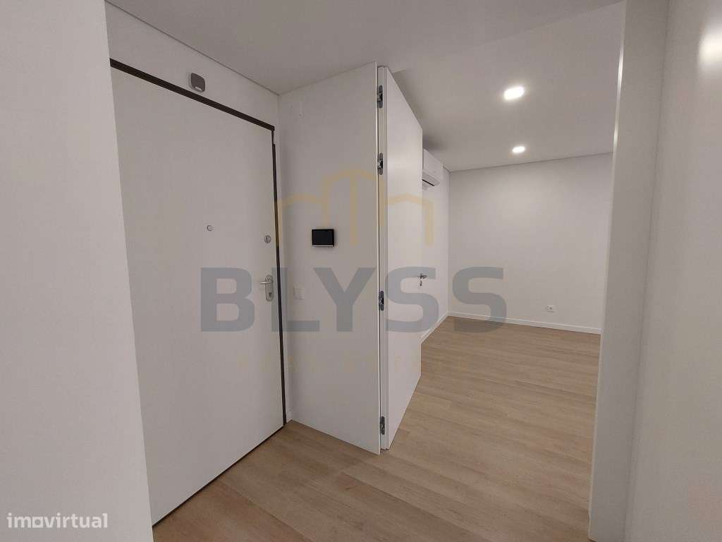 T2 a Estrear na Urbanização Neudel, com Parqueamento e Arrecadação. - Grande imagem: 2/33