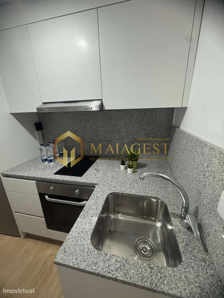 Moradia remodelada dividida em 3 habitações em Canelas-15