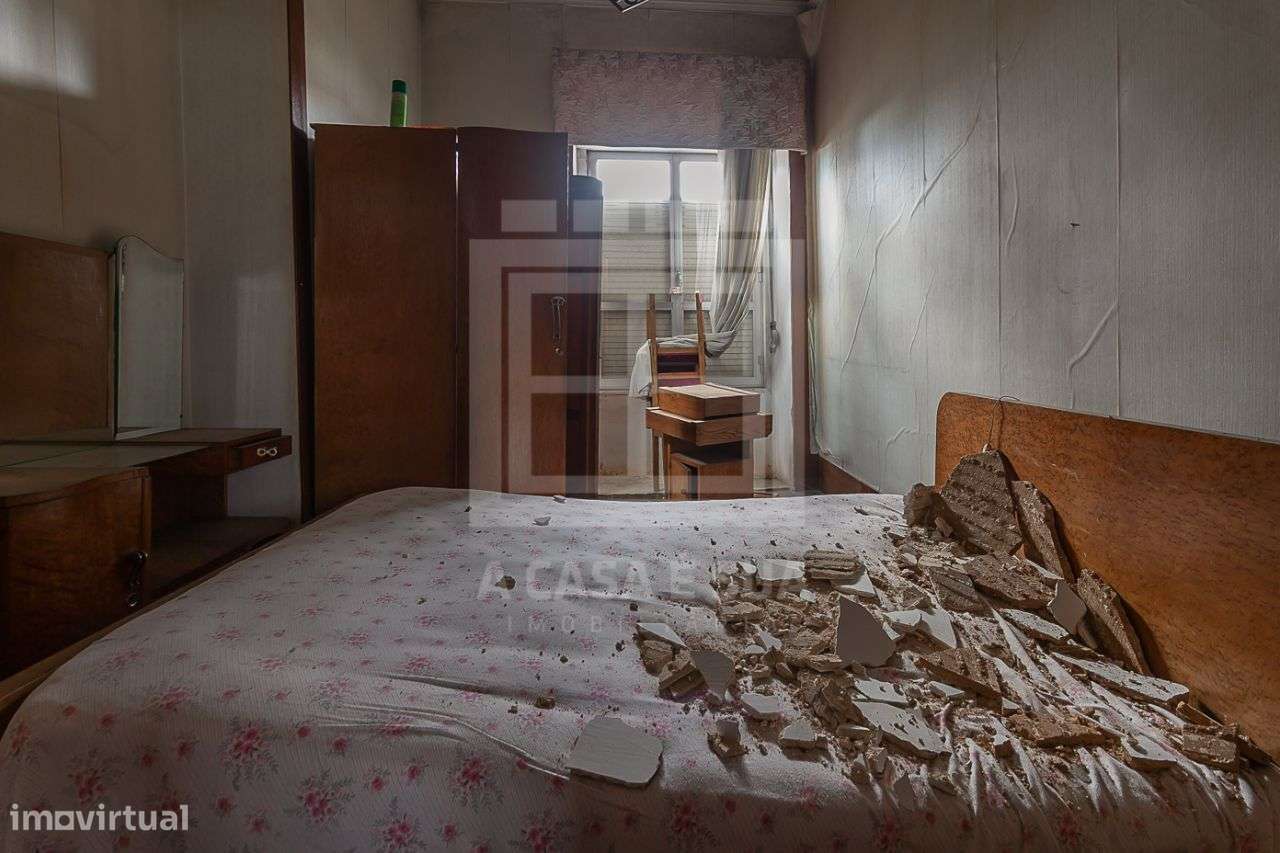 Moradia centenária com terreno no centro de São João da Madeira - Grande imagem: 4/8