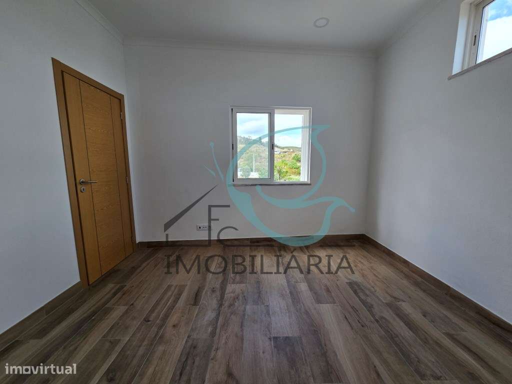 EXCLUSIVO - Excelente moradia de 2 pisos, com licença AL-27