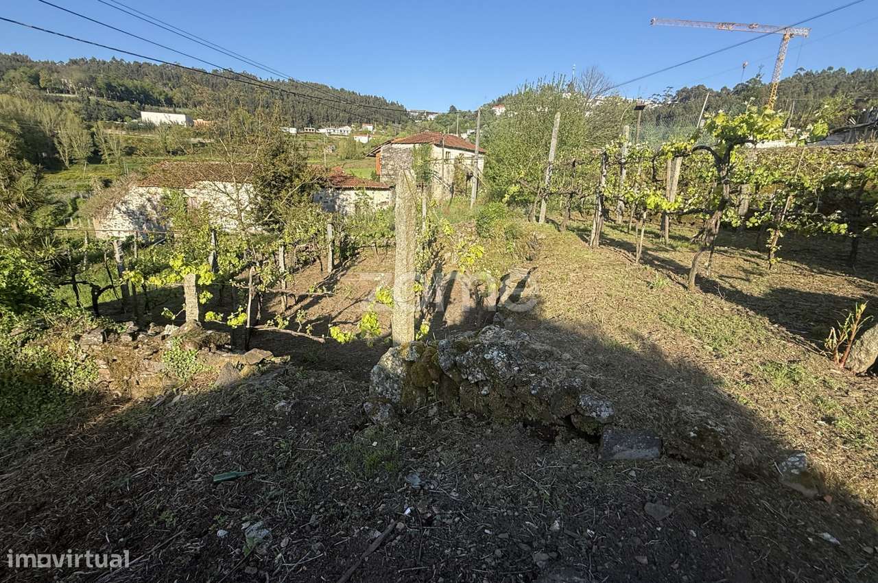 Moradia para restauro - Grande imagem: 1/4