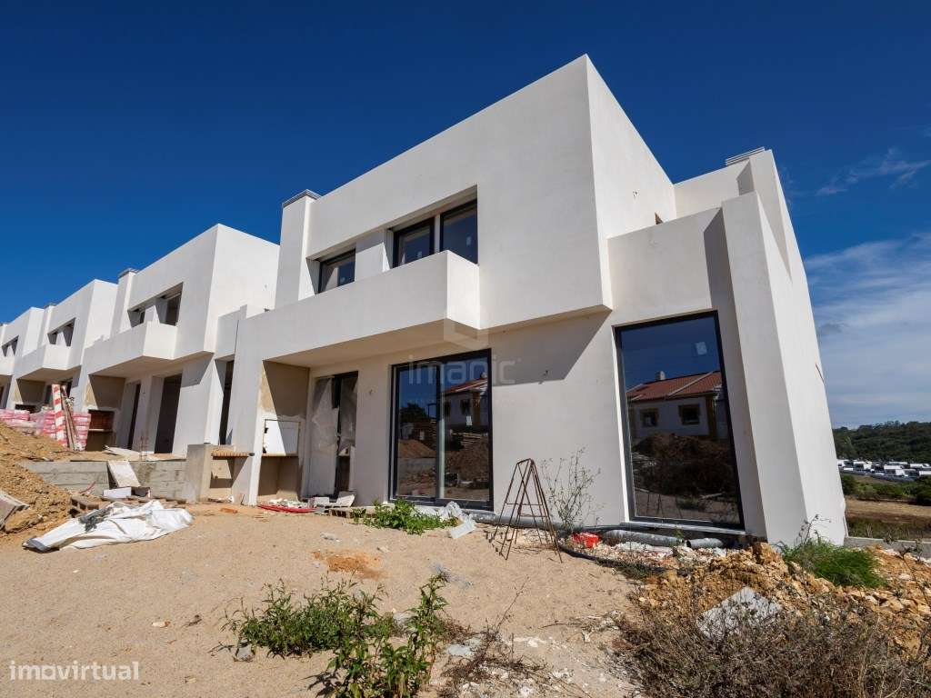 Moradia T4 nova com piscina e de Design moderno, em Mafra.-0