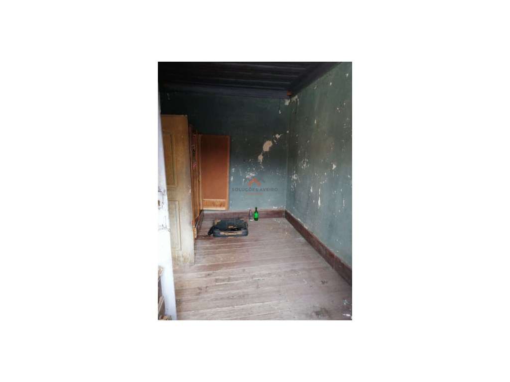 Moradia T4 com Espaço Comercial-25