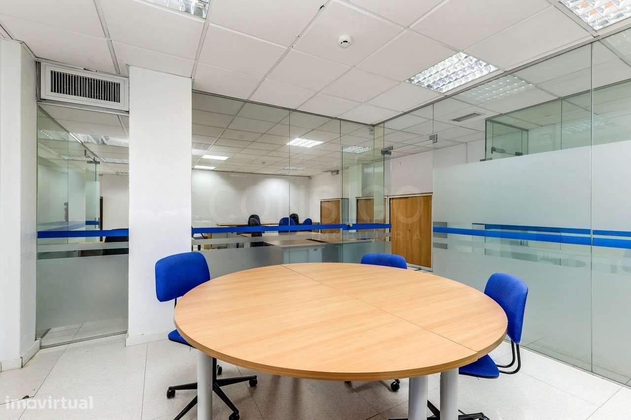 Escritório, loja e armazém com 550 m² em Linda-a-Velha, pronto a funci-30