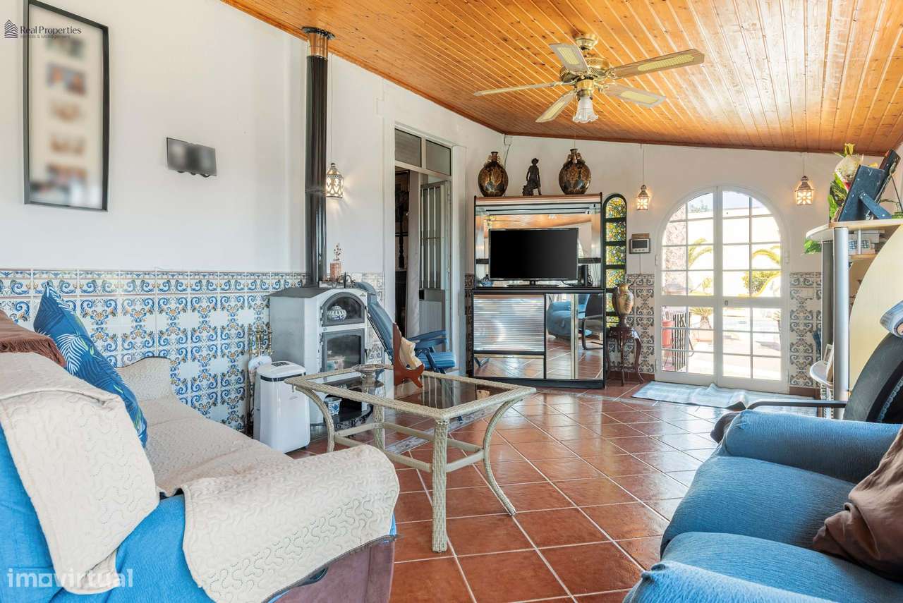 Encanto Algarvio – Moradia Térrea Isolada com Piscina e Jardim-12