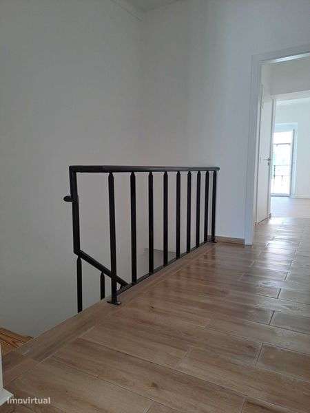 Moradia T2 com jardim para arrendamento - Grande imagem: 5/12