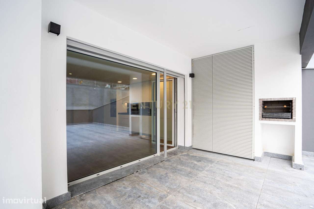 T1 Novo a Estrear com Terraço de 200m² | Ollea Village | Garagem-5