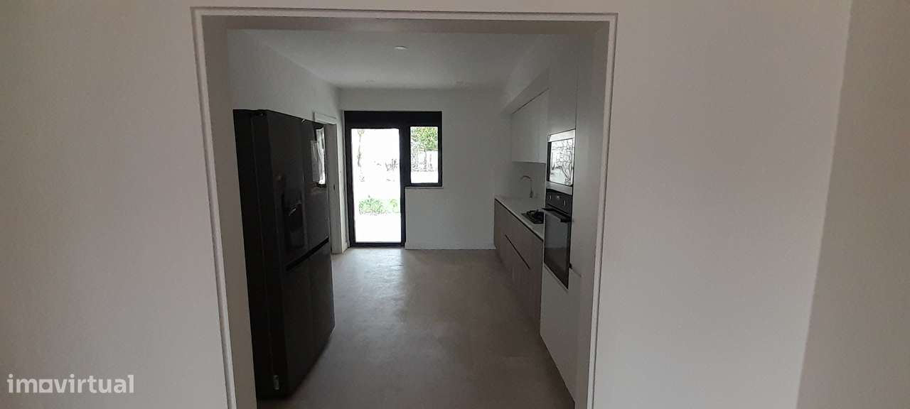 Viva perto do mar em Paço de Arcos: T3 novo com pátio e garagem-8