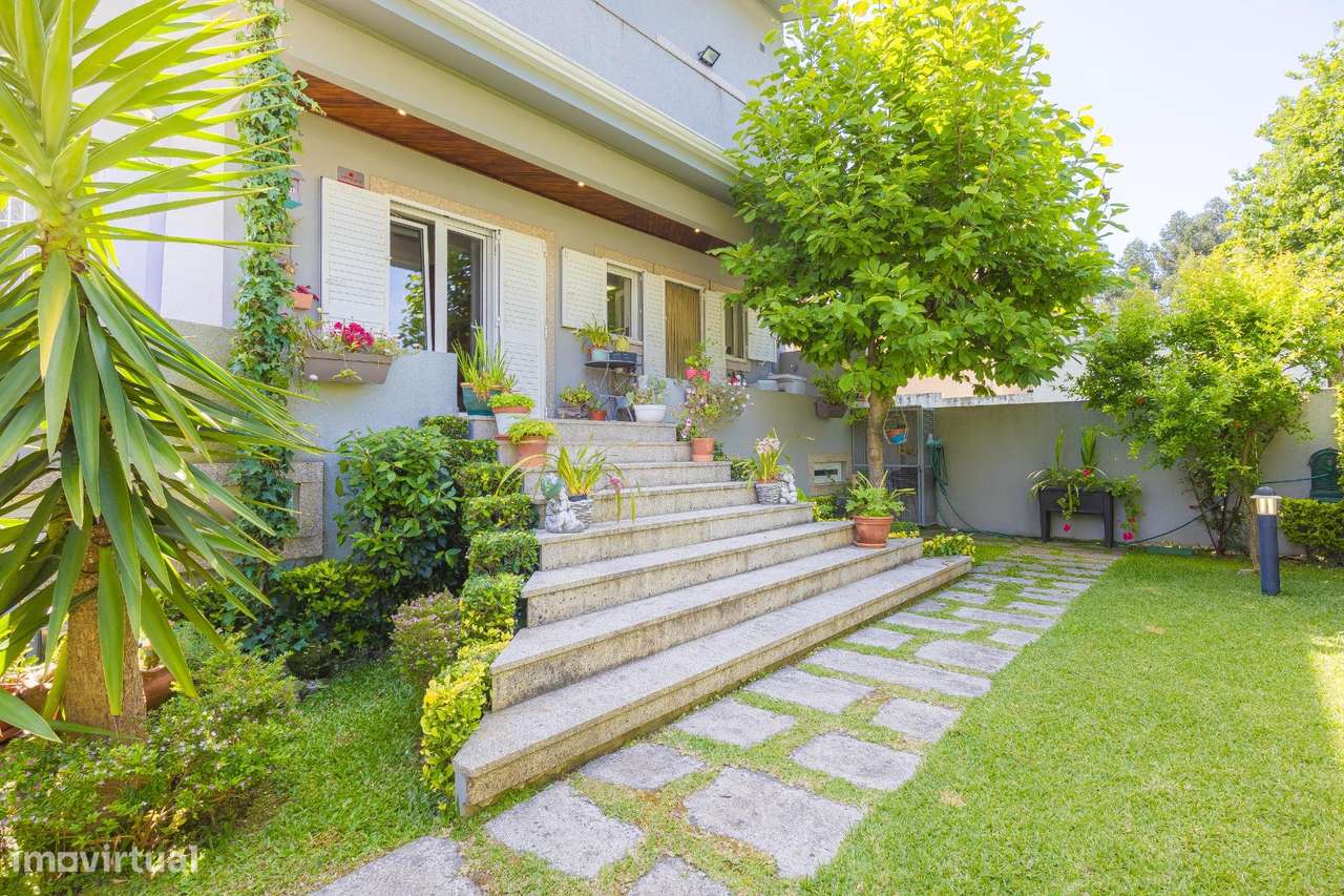Moradia Exclusiva T5 com Jardim em Leça do Balio-0