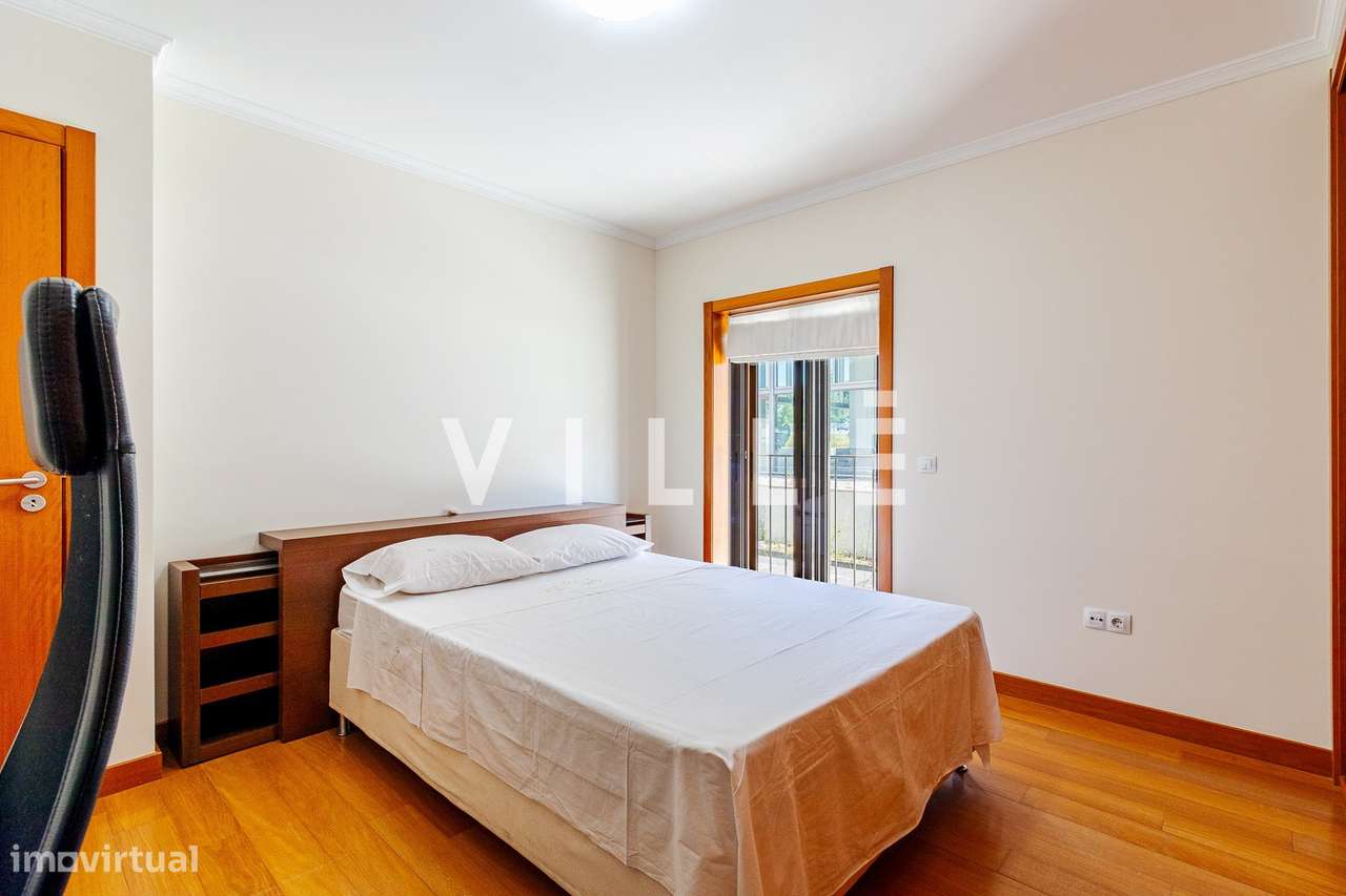 Apartamento T2 com Garagem Fechada e Arrumo no Glicinias-16