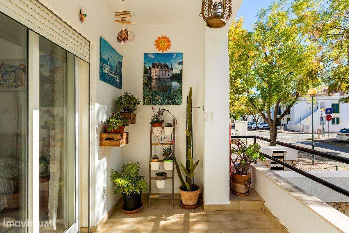 Apartamento T2 com Grandes Varandas e estacionamento no Mato Santo Esp-12