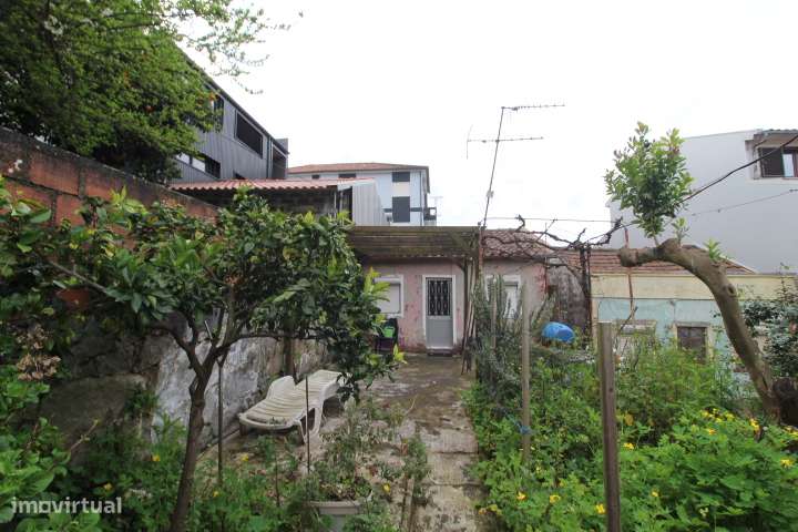 Moradia Geminada T1 P/ Restauro próximo da U.M e Hospital - Braga - Grande imagem: 2/16