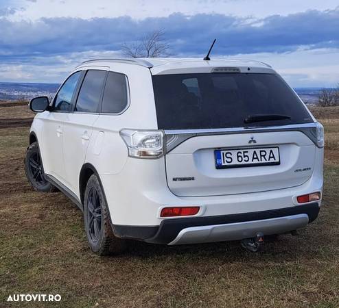 Mitsubishi Outlander 2.2 Litre DI-D AWD Intense Aut. - 4