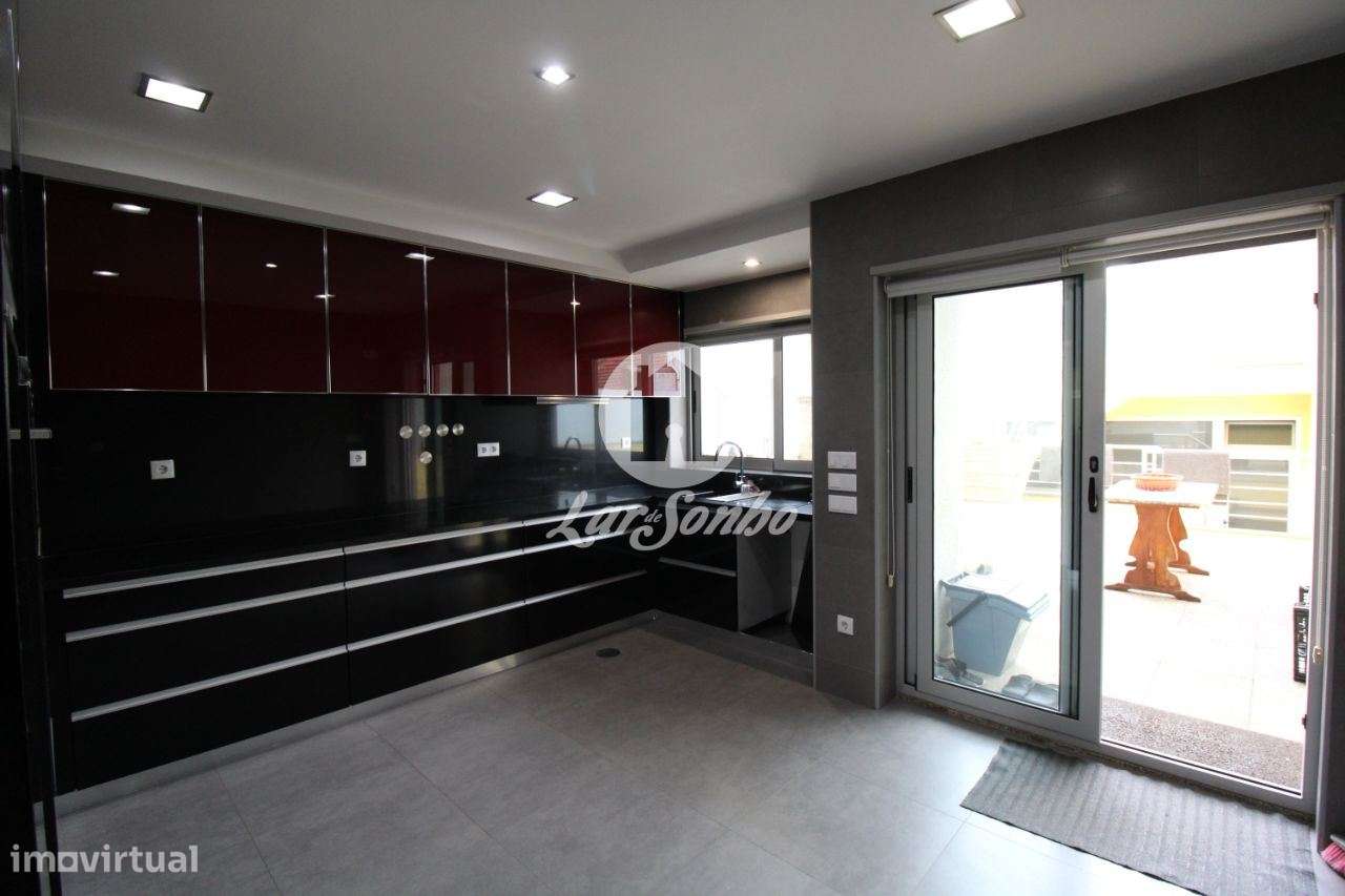 Moradia M4 c/ nova com G.F. p/ 2 carros + loja com 98 m2 na Povoa d... - Grande imagem: 5/21