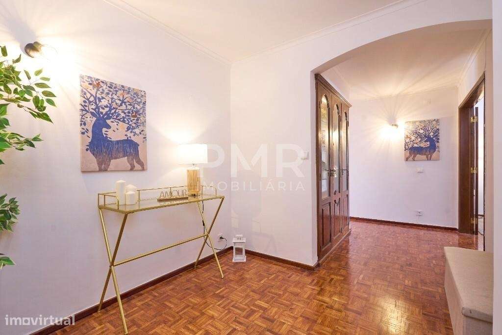 Apartamento T4 no Lumiar com estacionamento-13