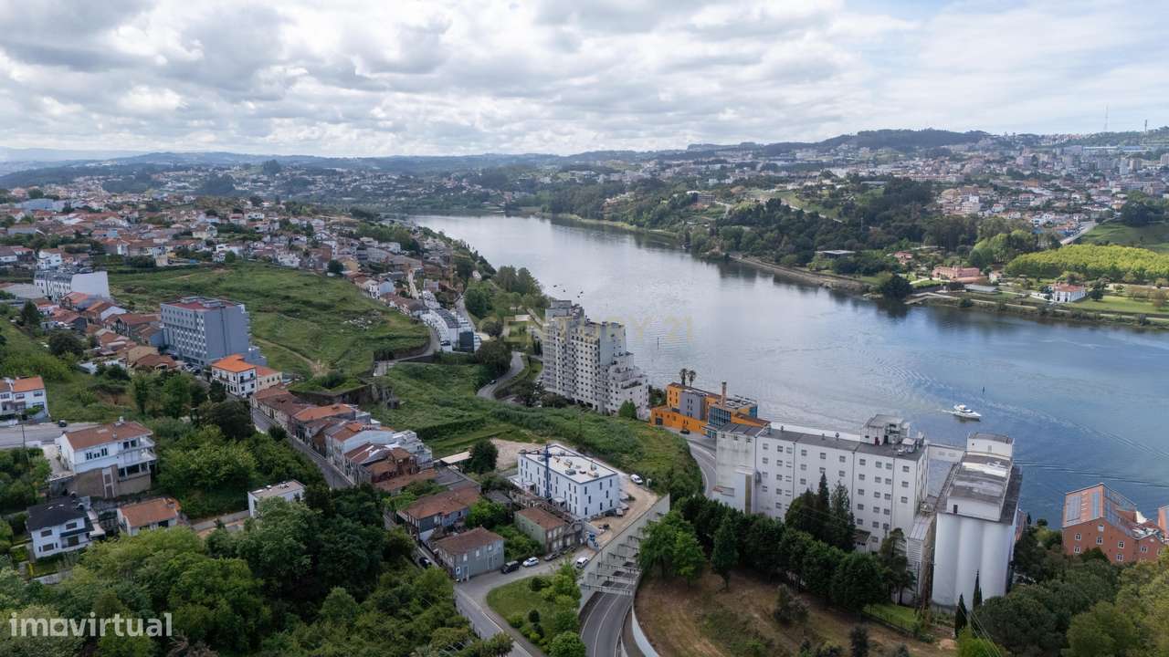 T2 Único com Terraço de 277m² | Valbom, Gondomar-32