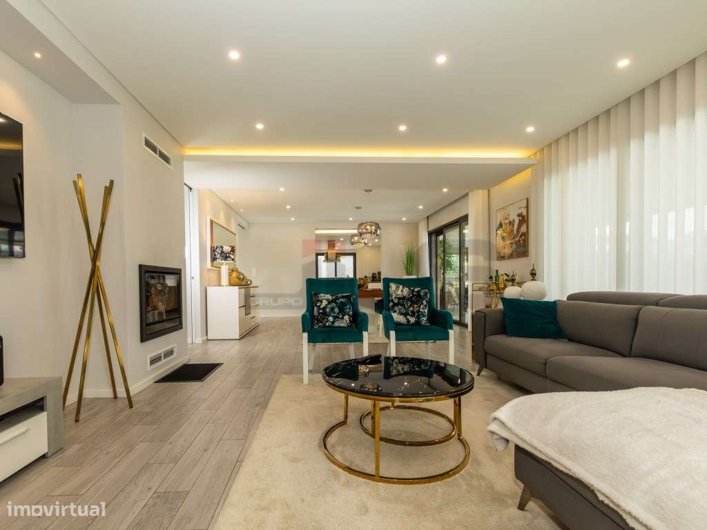 Refúgio Moderno com Vista e Design no Pico da Pedra, Ilha de São Mi...-17