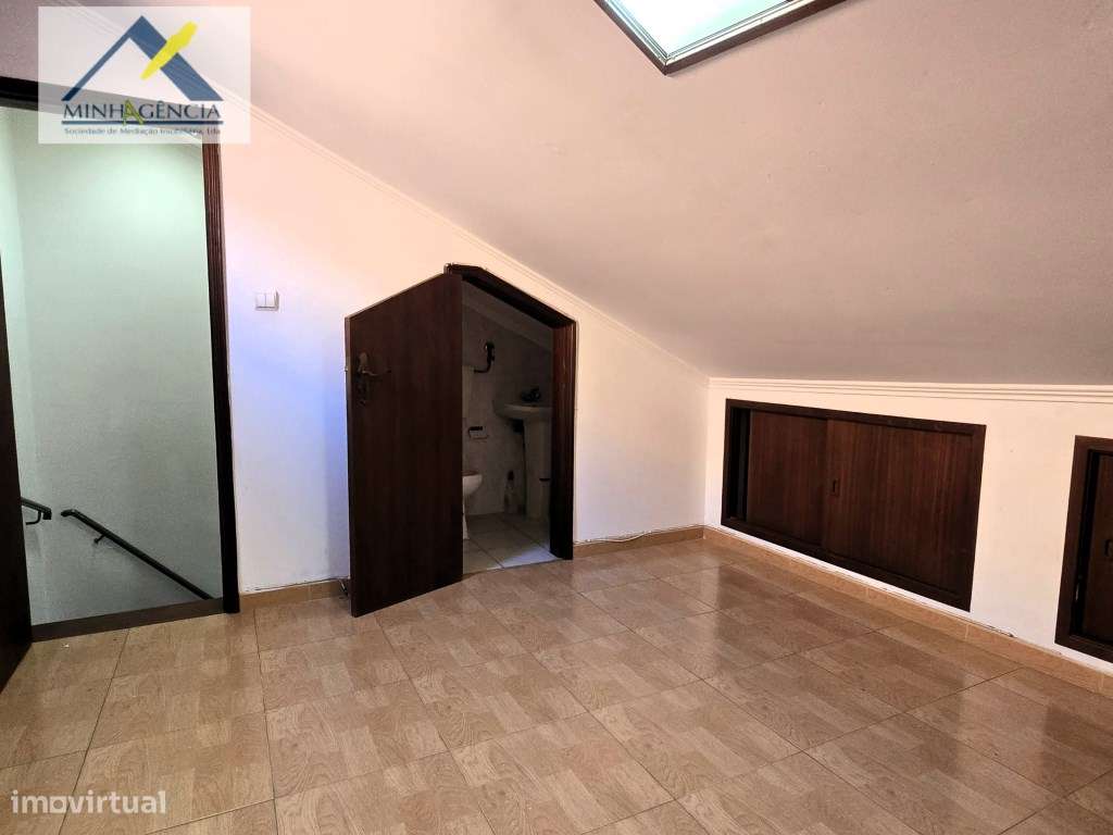 Prédio com 4 frações junto à Av. Luisa Todi em Setúbal-11