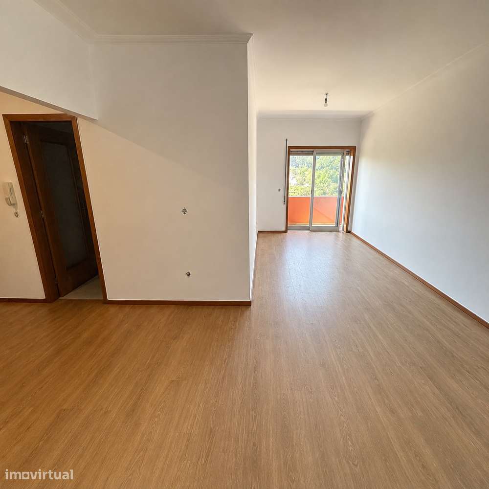 T3 renovado com 4 varandas, garagem, virado a Sul | Marco de Canaveses-1