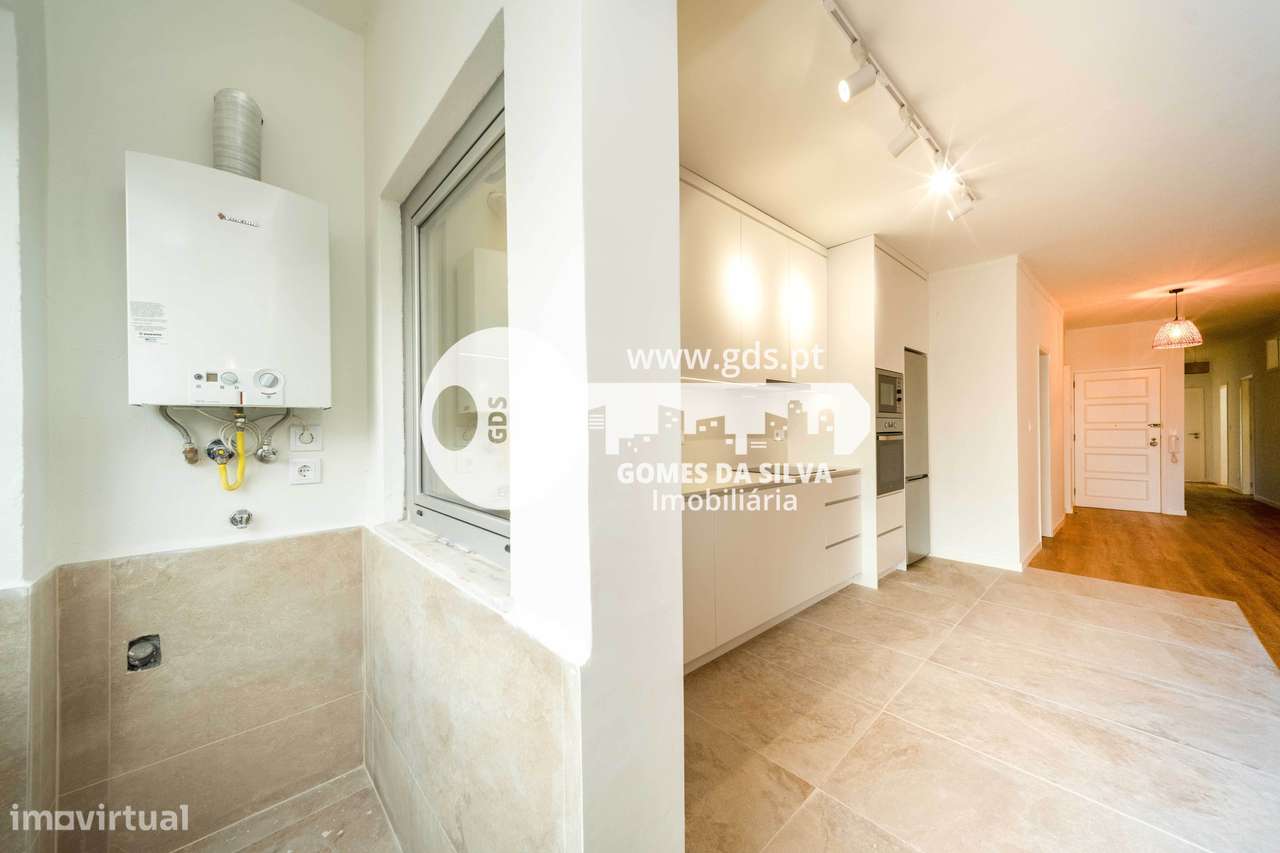 Apartamento T4 para arrendamento na Rua Conselheiro Januário - Grande imagem: 5/28