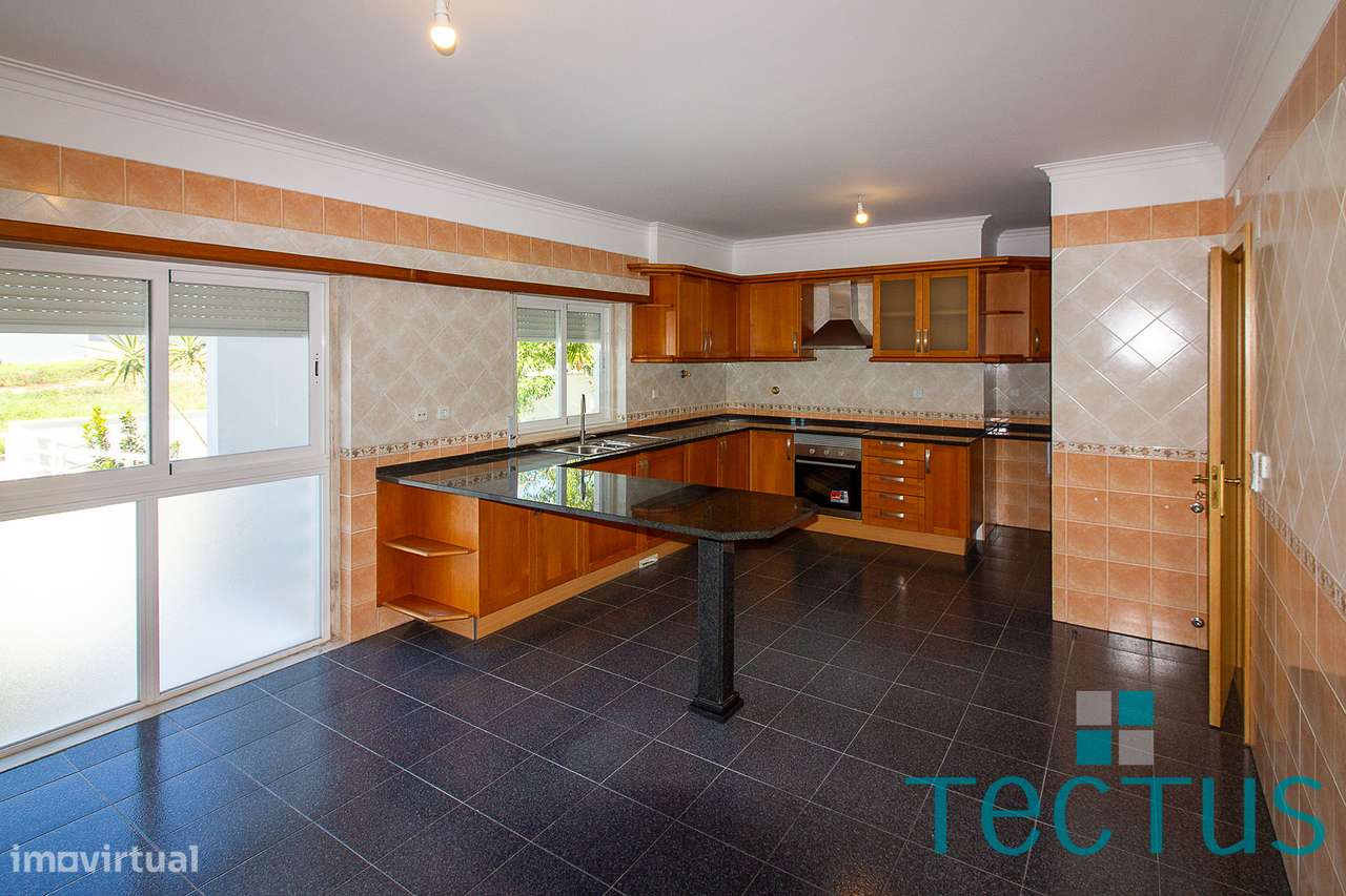 Moradia T4 com 2 suites e garagem - Grande imagem: 2/60