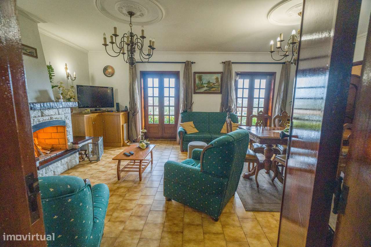 Moradia T4 de Arquitetura Francesa em Serém – Macinhata de Vouga-6