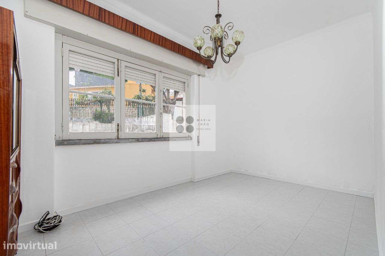 Moradia Bifamiliar, Quintal, Garagem, Local Sossegado.-26