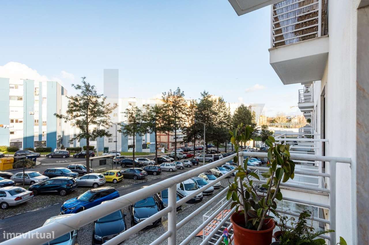 Apartamento T2 em Odivelas com Terraço-11