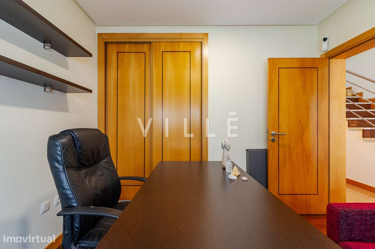 Moradia T4 com piscina aquecida e garagem dupla-23