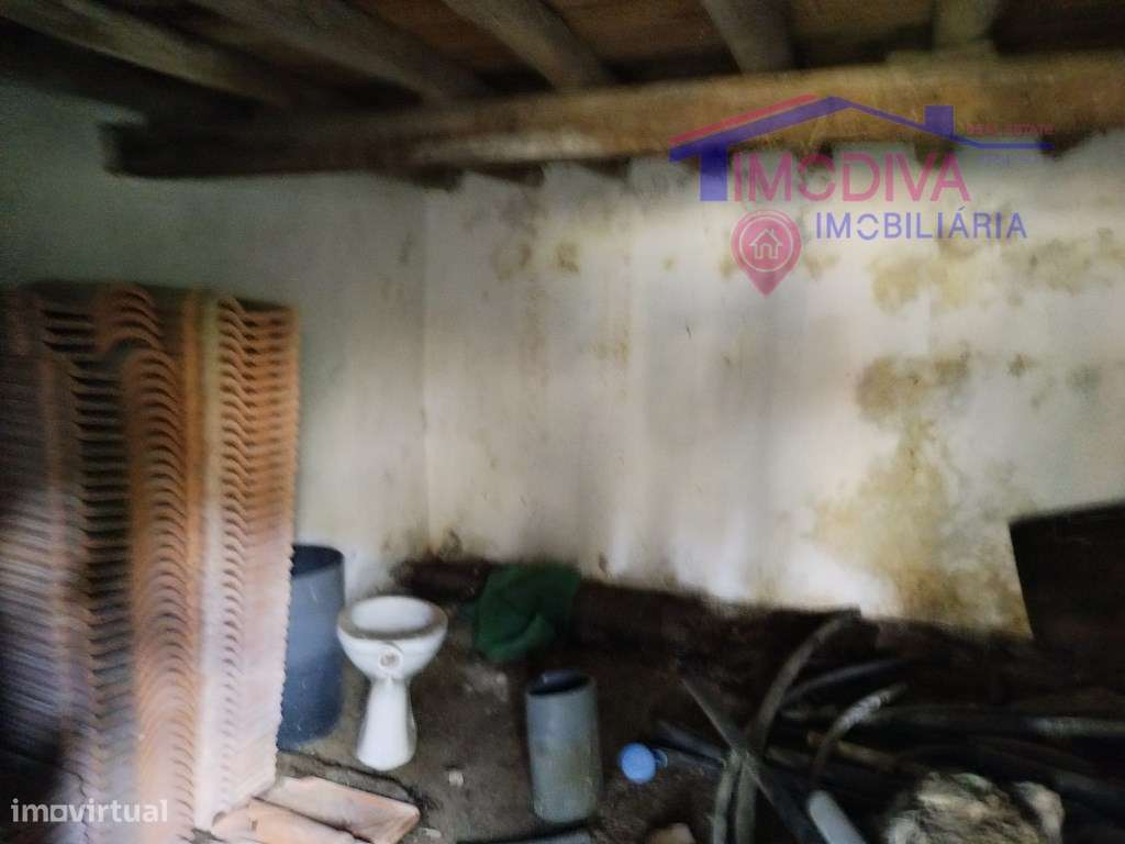 Moradia T2 com arrecadações, garagem e quintal em Constância-22