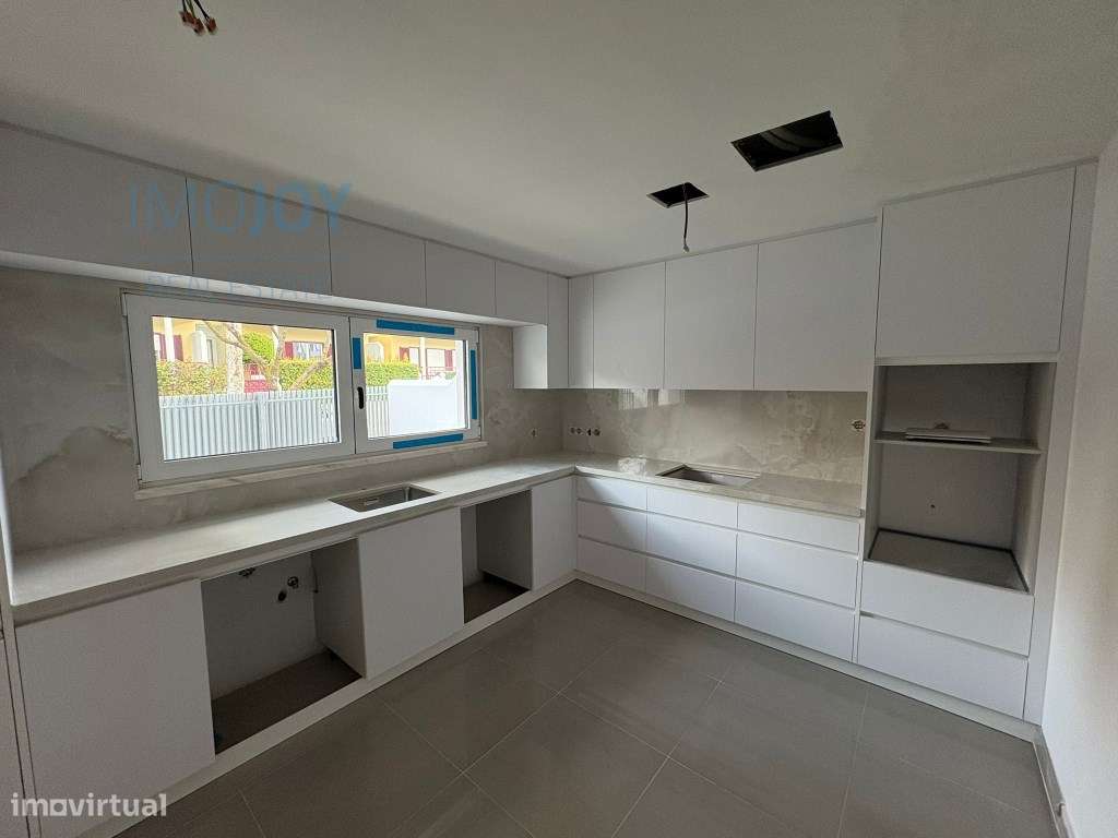 Moradia T4 + 1 com Jardim e Piscina em São Pedro do Estoril - Grande imagem: 5/74