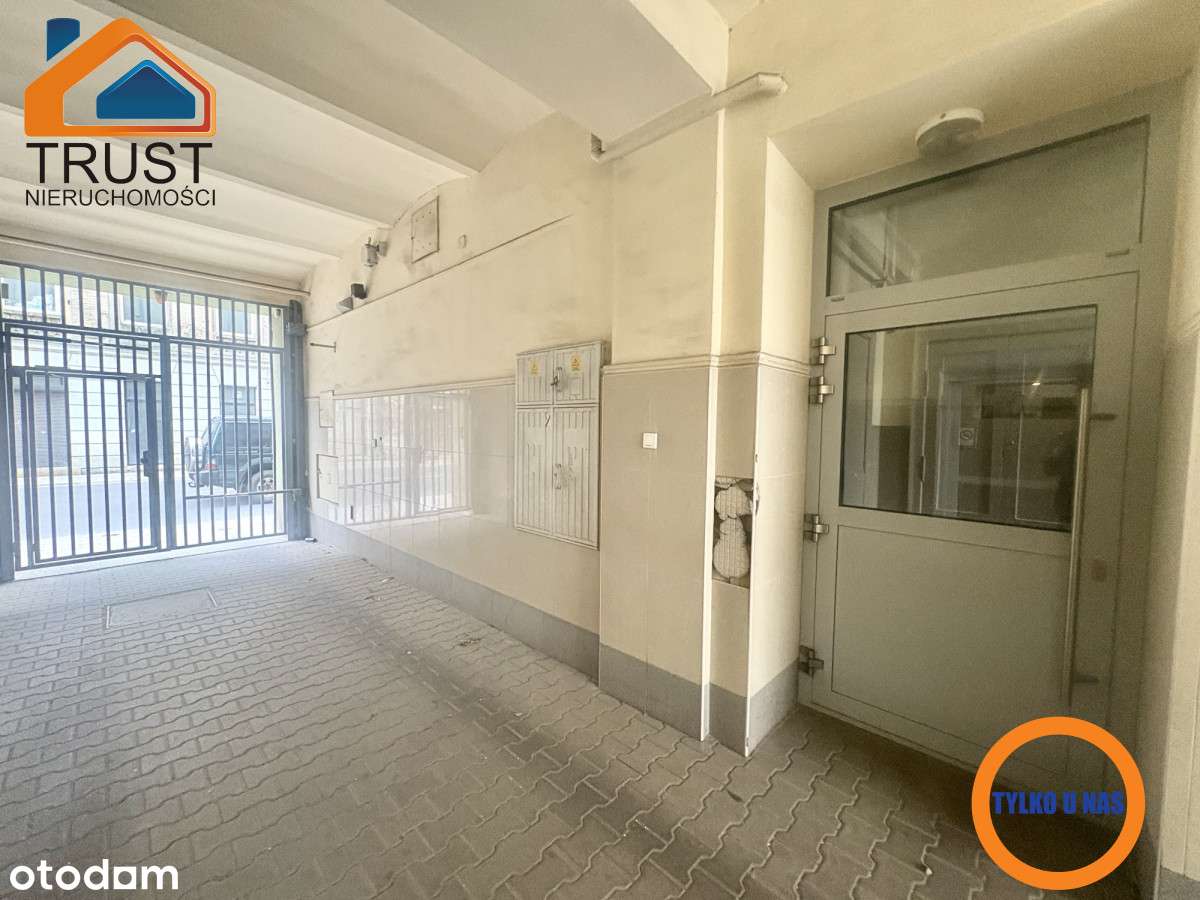 Przestronna, kawalerka w ścisłym centrum!-7