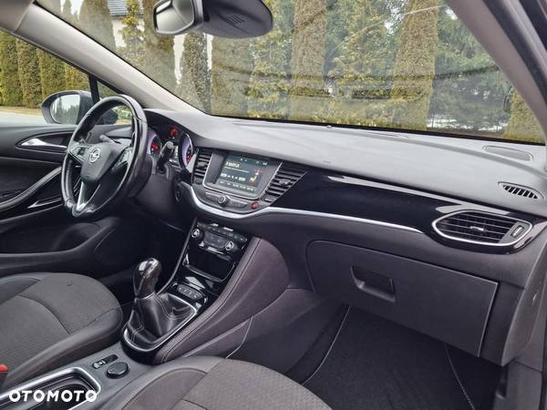 Opel Astra IV 1.6 CDTI Cosmo - 27