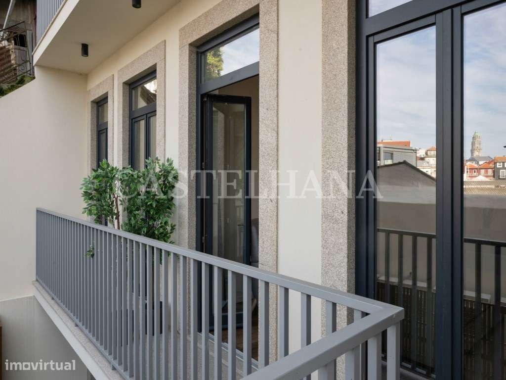Apartamento T2 com varanda na zona histórica do Porto - Grande imagem: 4/72