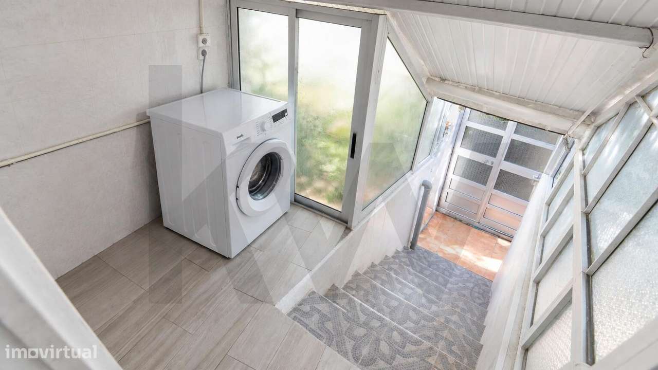 Apartamento T2 com espaço adicional independente | Almada-30
