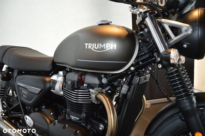 Triumph Bonneville - 4