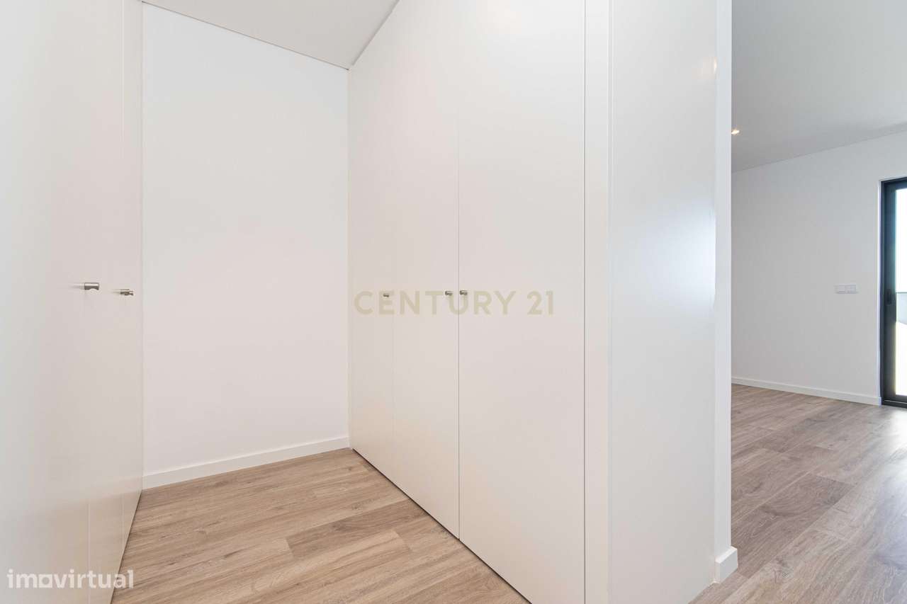 Penthouse T5 de luxo com vista rio – Carnaxide-20