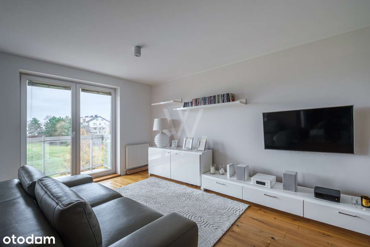 Przestronne, jasne wnętrze z miejscem i komórką. - Pełny obrazek: 2/20